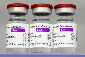 Corsa al certificato dai medici di base Il boom dei "fragili" anti-AstraZeneca