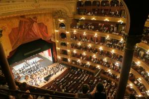 Musei e teatri "open" solo con la prenotazione