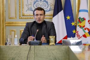 Il gioco sporco della Francia: così coinvolge l'Italia nel caos