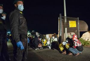 Altro che accoglienza: Lampedusa è un inferno