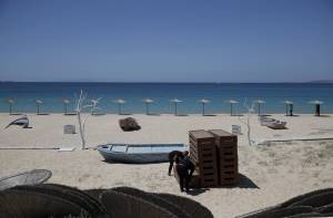 Rimini, 15enne denuncia violenza di gruppo in spiaggia