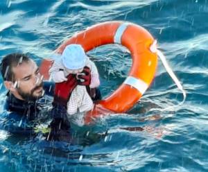 Ecco cosa si nasconde dietro la foto simbolo della crisi dei migranti