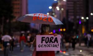Migliaia in piazza in 200 città Covid, tutti contro Bolsonaro