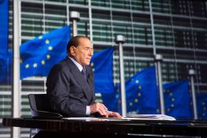 Caro energia, Berlusconi al governo: "Abbattere gli aumenti sulle bollette"