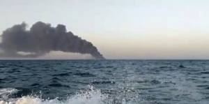 Incendio a bordo: affonda la più grande nave della Marina iraniana