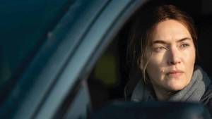 "So quante rughe ho", la Winslet perfetta in Omicidio a Easttown