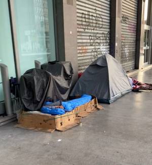 Degrado in stazione: la Centrale dormitorio a cielo aperto