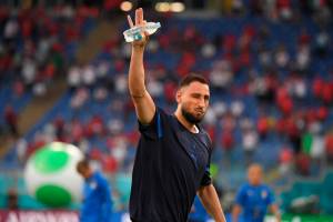 Gli opposti degli azzurri. Il distratto Donnarumma. La bandiera Berardi