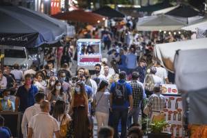 "Da mezzanotte senza mascherina": la fuga in avanti in Alto Adige