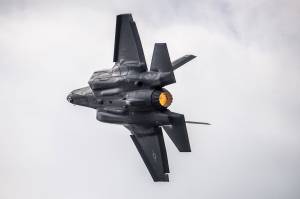 F-35 britannico precipita nel Mediterraneo: scatta l'allarme a Londra