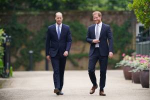 La frase inequivocabile e un drink: così William e Harry cercano la pace