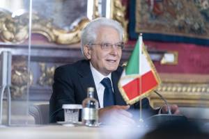 "Non si invochi la libertà per sottrarsi al vaccino": il monito di Mattarella