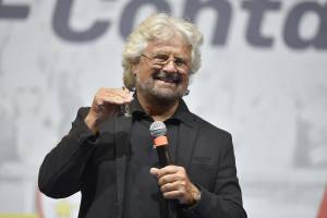 Grillo duro sui 2 mandati. "Deroga solo se si corre per Europa o Regione"