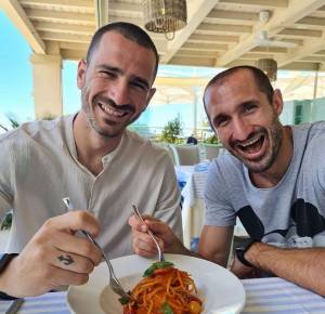 Lo schiaffone agli inglesi di Chiellini e Bonucci: "Noi continuiamo e voi...?"