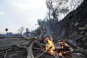 Oristano, inferno di fuoco. "In fuga 1.500 persone"