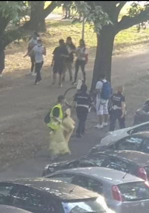 Risse, schiamazzi e molestie: caos nei quartieri dimenticati da Sala