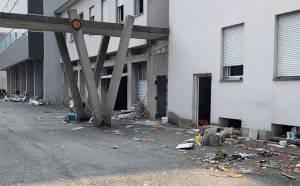 Migranti nell'edificio occupato dell'ex area casa editrice Ricordi