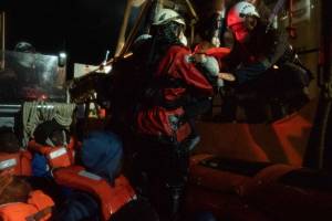 Porto aperto: Sea Watch ci scarica i migranti