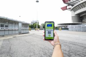 Ipotesi Green pass valido per 12 mesi. Speranza: "Obbligo? Stiamo decidendo"