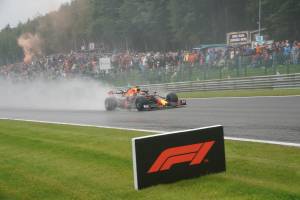 F1, follie sull'acqua: Norris choc, Verstappen vola