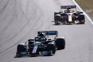 "Bottas, togli il piede...". E scoppia la bufera in casa Mercedes