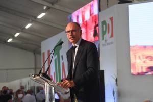 Letta rilancia la patrimoniale. E il centrodestra alza il muro