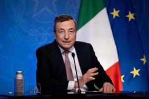 Draghi: "Agire sul clima". E poi bacchetta Greta