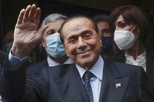 La lettera di Berlusconi ai romani: "Raggi ha tradito, con Michetti si cambia la storia"