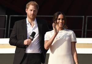 Meghan ci fa la morale: "Ma intanto sfoggia jet e vistiti di lusso"