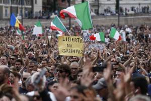 Dai portuali agli autisti dei tir la grande minaccia del caos: "Domani blocchiamo il Paese"