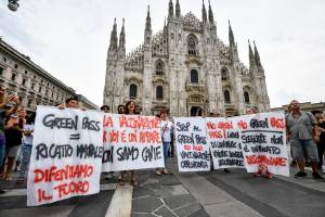 Per il corteo dei 10mila blindata la sede Cgil