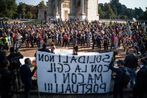 Cori, teorie e confusione "Noi i veri resistenti Il vaccino? È uno schifo"