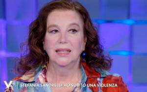 La confessione choc di Stefania Sandrelli: "Violentata dal fidanzato di un'amica"