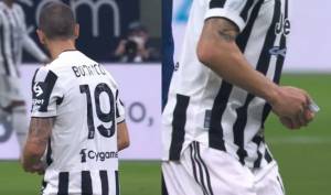 Il bigliettino di Allegri per Bonucci: "Non gliel'ho scritto io, giuro..."