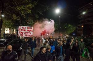 Centri bloccati, traffico in tilt. Al sedicesimo fine settimana il copione è sempre lo stesso