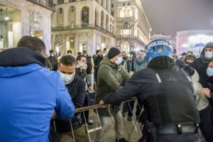 I No pass compiono i "18" ma la polizia guasta la festa