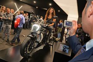 Eicma, le moto rombano ma la sfida sarà elettrica