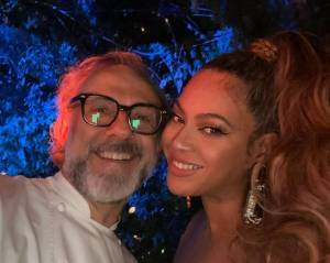 Beyoncé a Modena? Fan in delirio per il selfie nel ristorante di Massimo Bottura