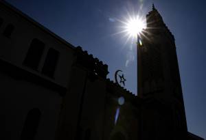 "In Francia islamizzazione inquietante": lo schiaffo al buonismo della sinistra di Jean Daniel