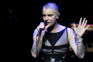 Sinead O'Connor: "Mio figlio ha imparato a fare il cappio con cui si è impiccato in ospedale"