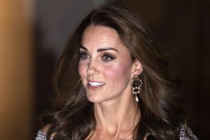 Anche la Regina è in crisi. E a rimetterci è Kate Middleton