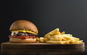 Malattie autoimmuni, scoperta la connessione con il fast food