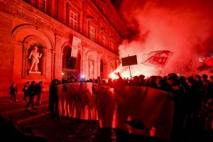 Cortei in tutta Italia per la morte del 18enne. La rabbia degli studenti, scontri con la polizia