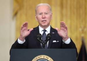 Ucraina, Biden: "L'invasione russa è un rischio concreto, pronte sanzioni"