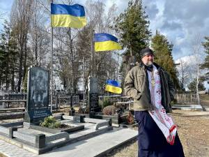 Il prete combattente al fronte: "Contro i russi vittoria o morte"
