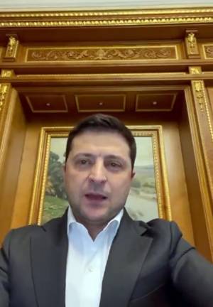 "Non ha risposto...", "Qui c'è la guerra...": scintille Zelensky-Draghi