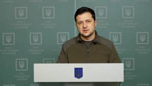 Zelensky: "Qui non è un film". E Biden fa studiare ai servizi la mente di Putin: "Instabile"