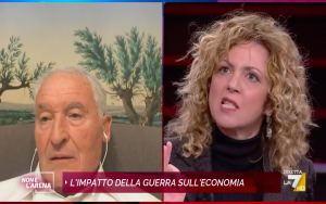 "Faceva la cameriera?", "Mi fa schifo": caos in studio