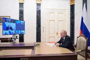 Putin detta le condizioni a Macron: ecco cosa vuole dall'Ucraina