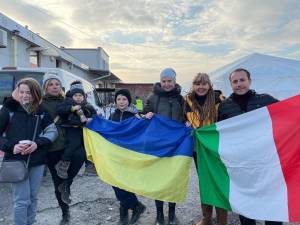 La missione di un gruppo di italiani: aiuti ai profughi ucraini al confine con la Polonia